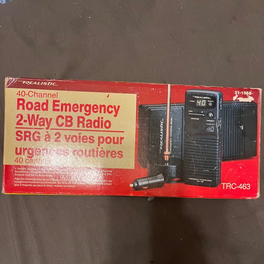 CB Radio 2 way vintage Y2K
 40 channel TRC-463 for emergency highway condition